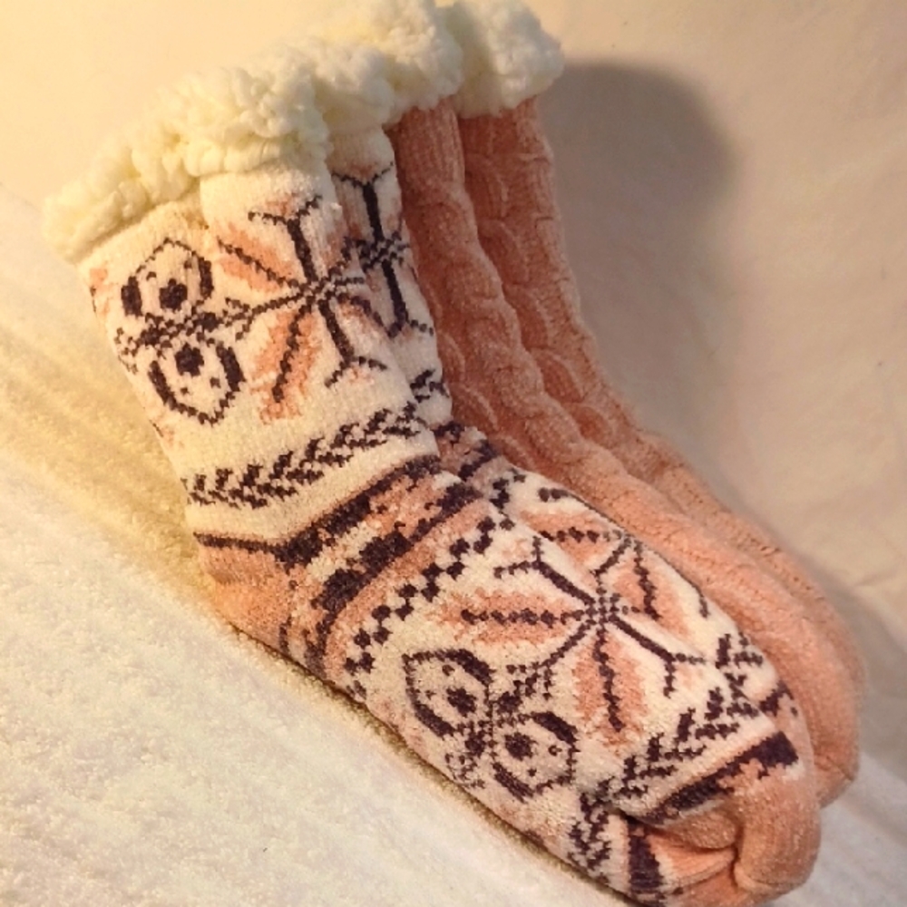 New Muk Luks Pink, Grey & White. Size L/XL